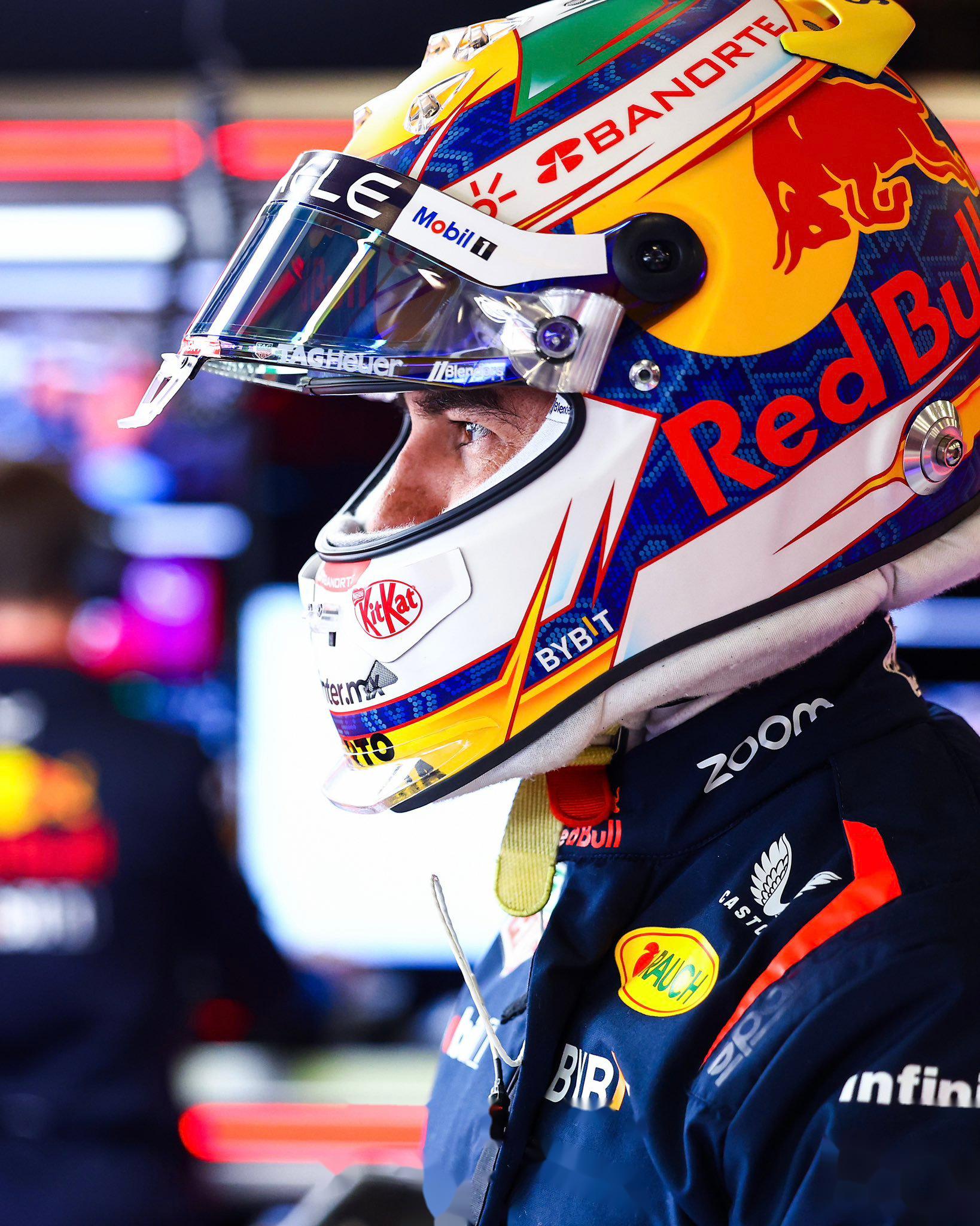 红牛二队鏖战梅赛德斯，佩雷兹扛起全队