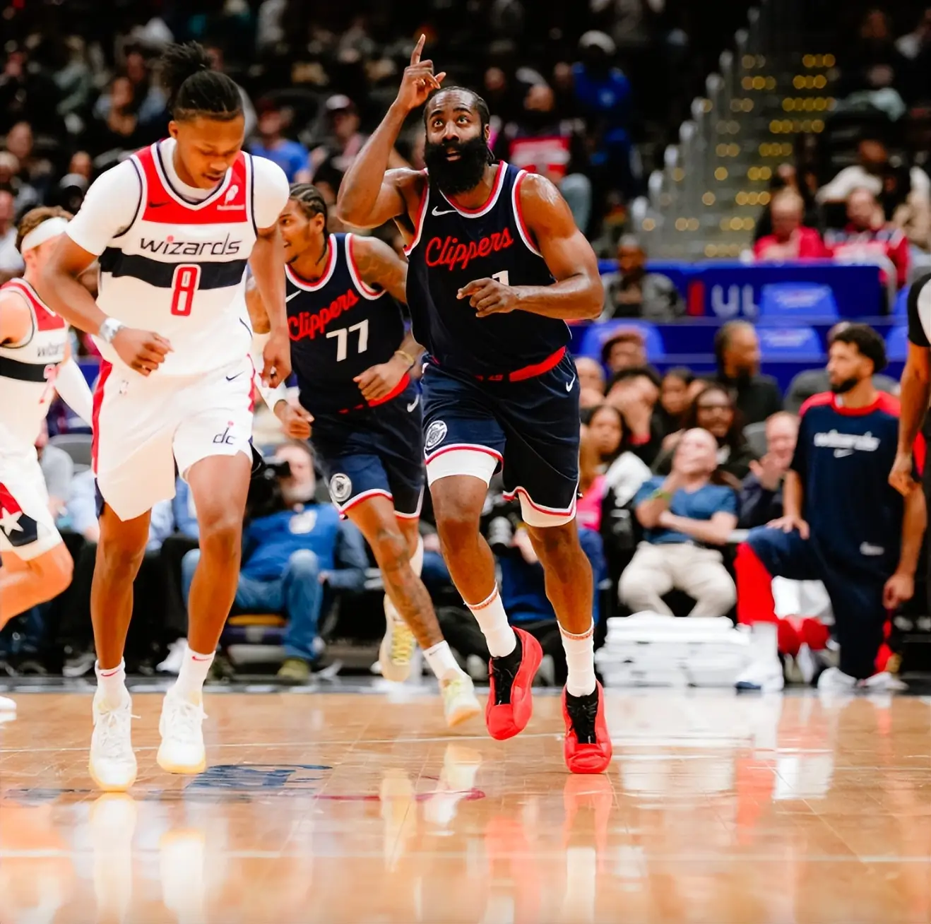 湖人翻盘江苏队,哈登关键制胜 湖人翻盘江苏队,哈登关键制胜