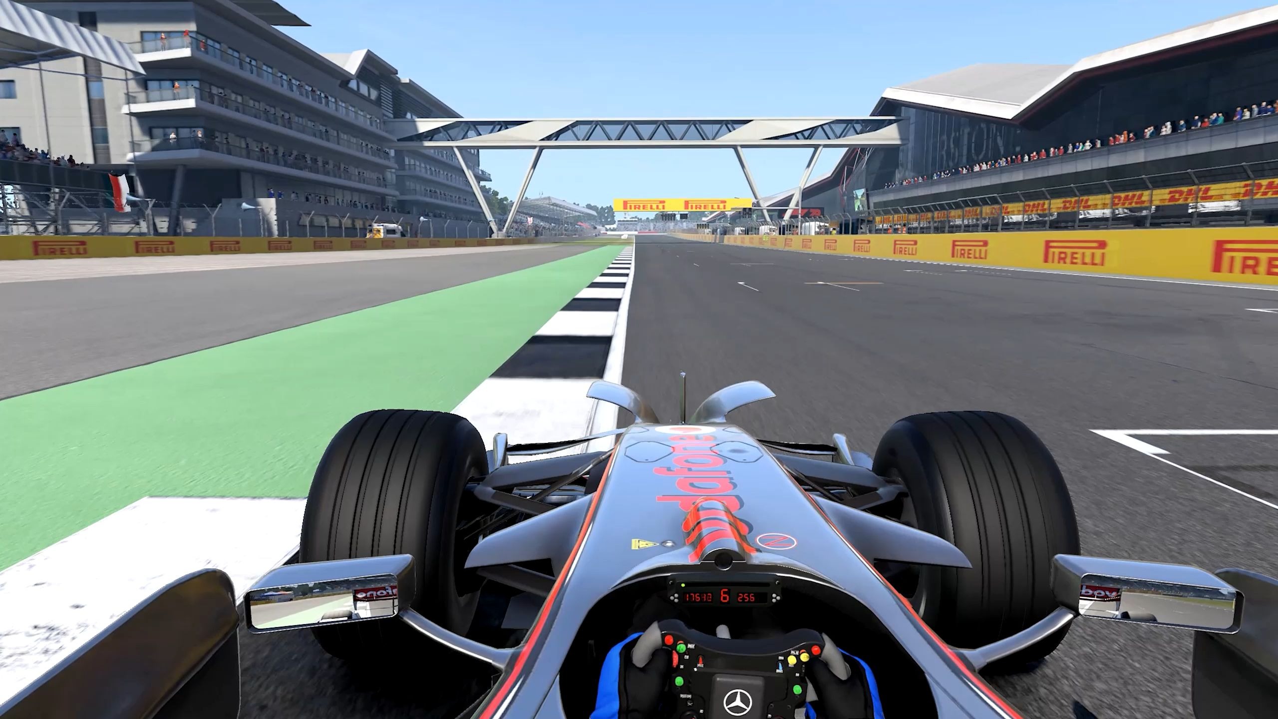 法拉利翻盘迈凯伦，塞恩斯刷新纪录