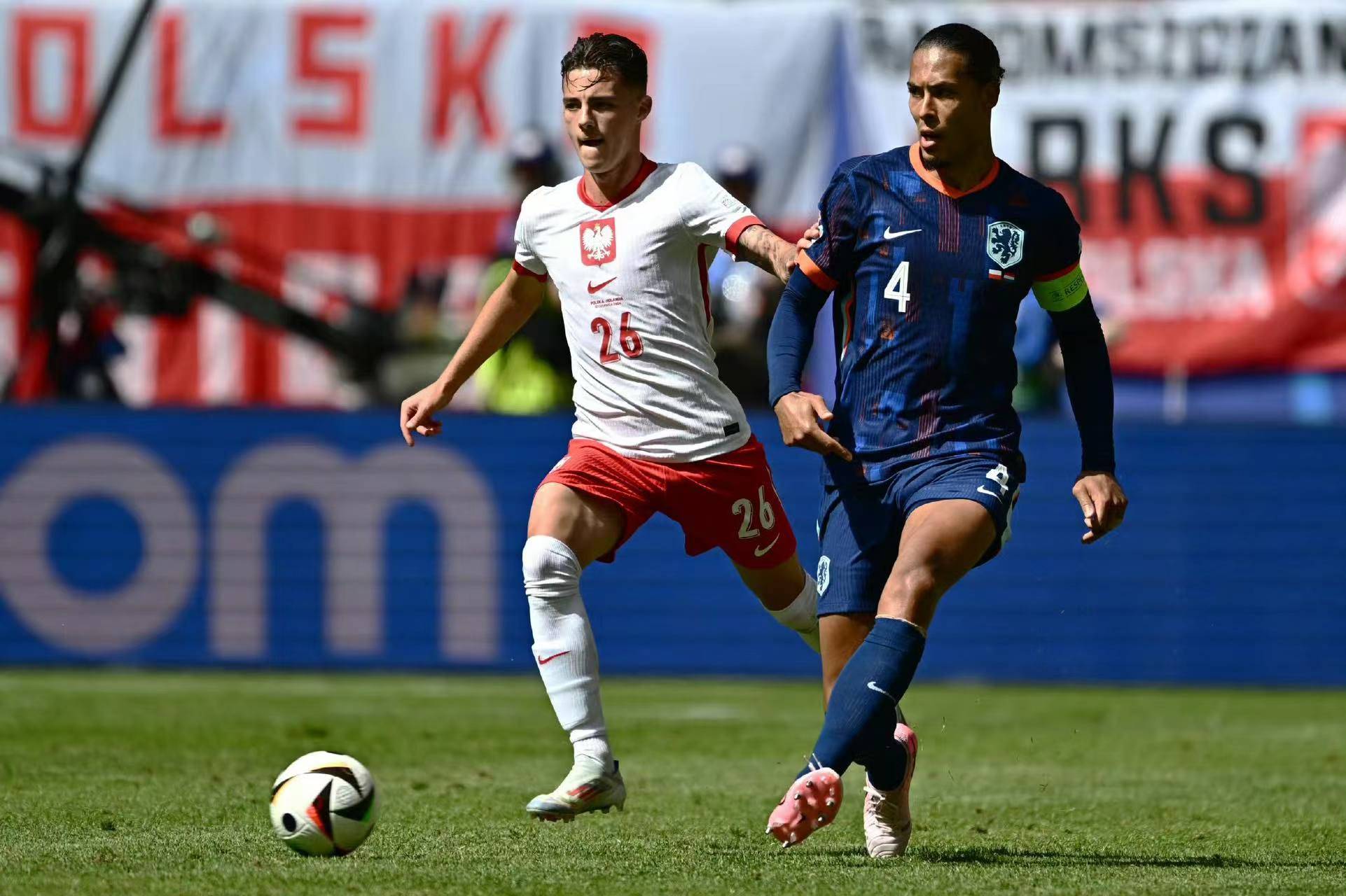 波兰队轻取奥地利队,奥恰洛夫点燃赛场 波兰队轻取奥地利队,奥恰洛夫点燃赛场