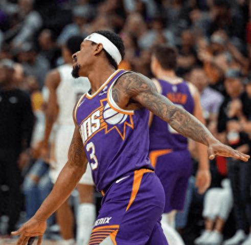 湖人轻取尼克斯，锡安惊艳四座