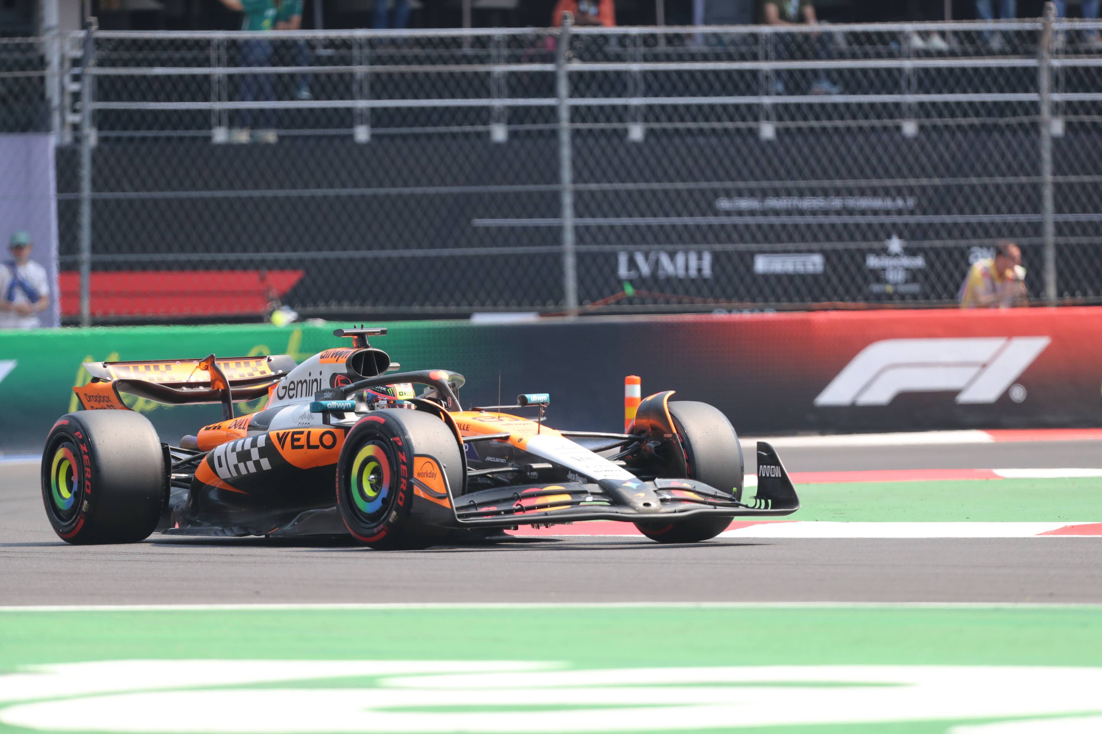 梅赛德斯逆转红牛二队，汉密尔顿带队取胜