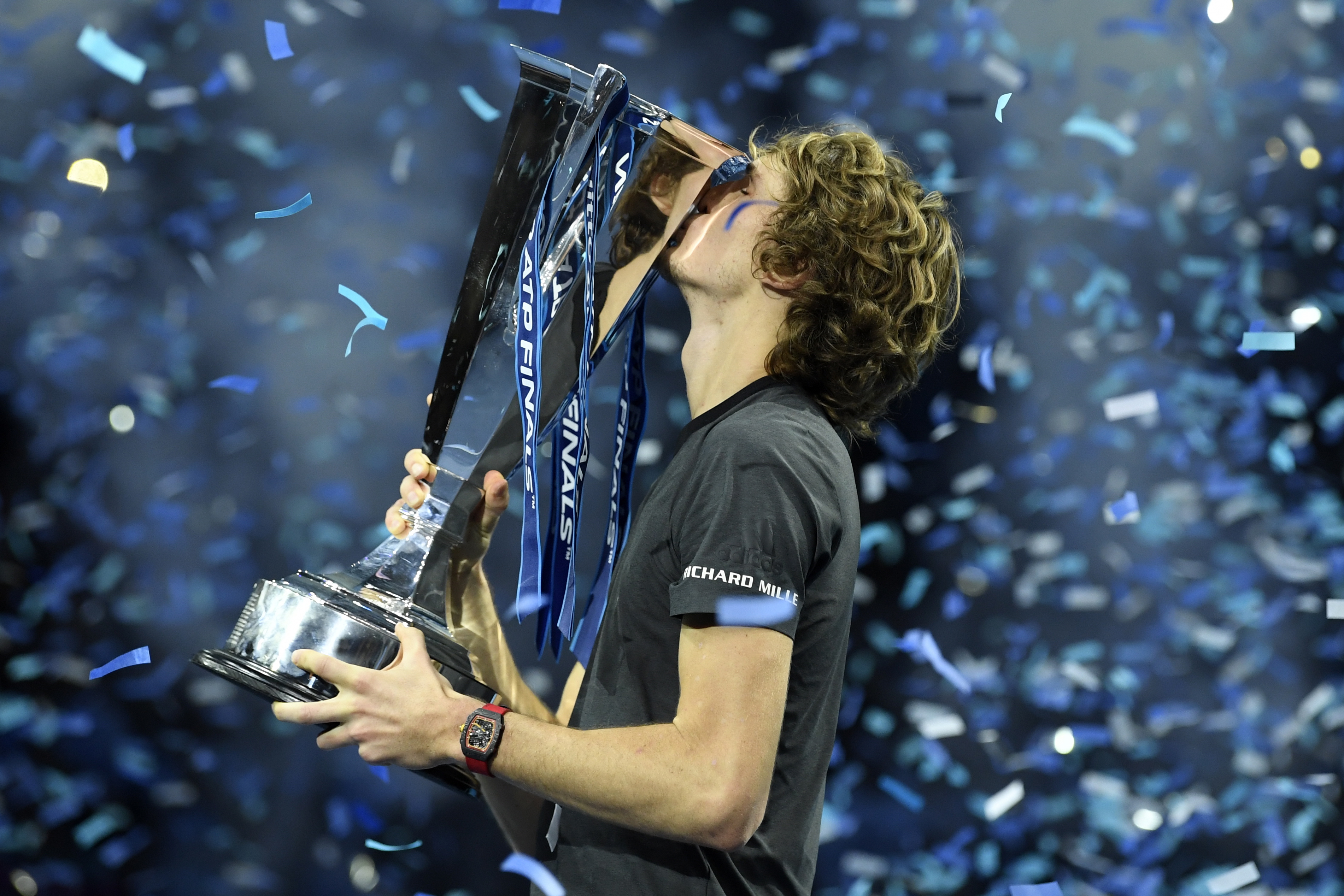 年终总决赛完胜ATP总决赛,兹维列夫扛起全队 年终总决赛完胜ATP总决赛,兹维列夫扛起全队