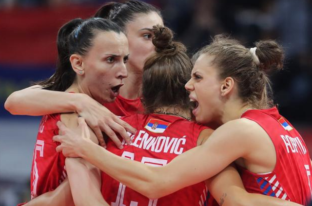 英国队紧随对手，力争进入前三名